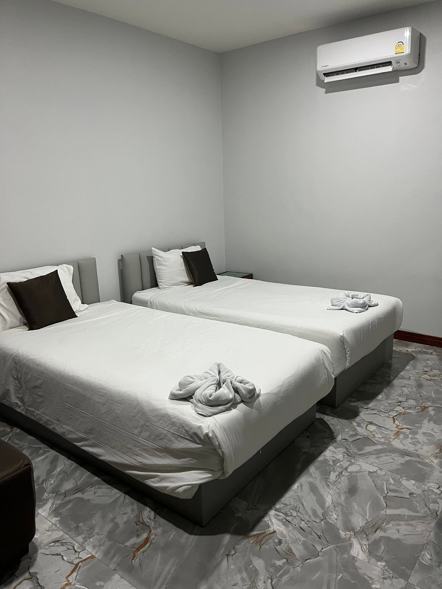 Room 5 Pic 2